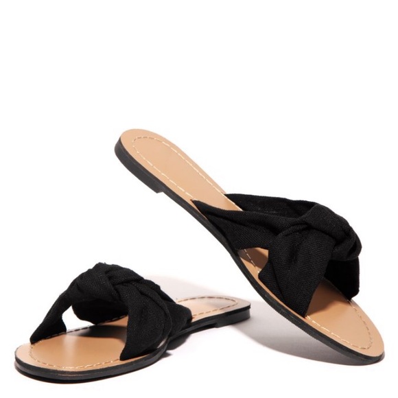 Cute black flip flops Clearance
